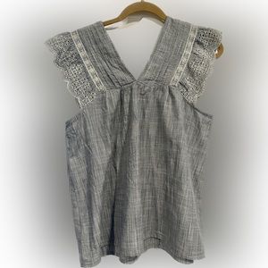 Gap Women Size M V Neck Eyelet